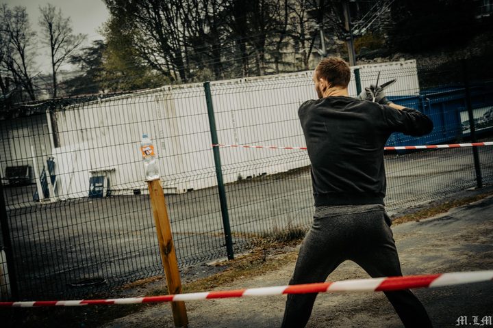 Frappe portée sur une cible lors d'une journée de coupe